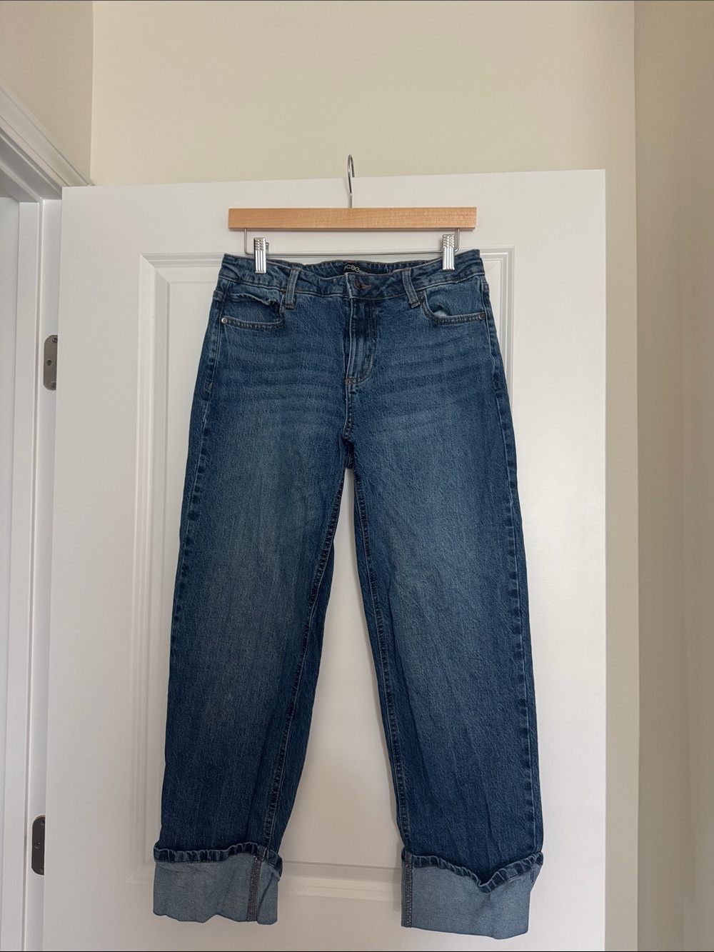 Low/mid rise BCBG cuffed boyfriend jeans